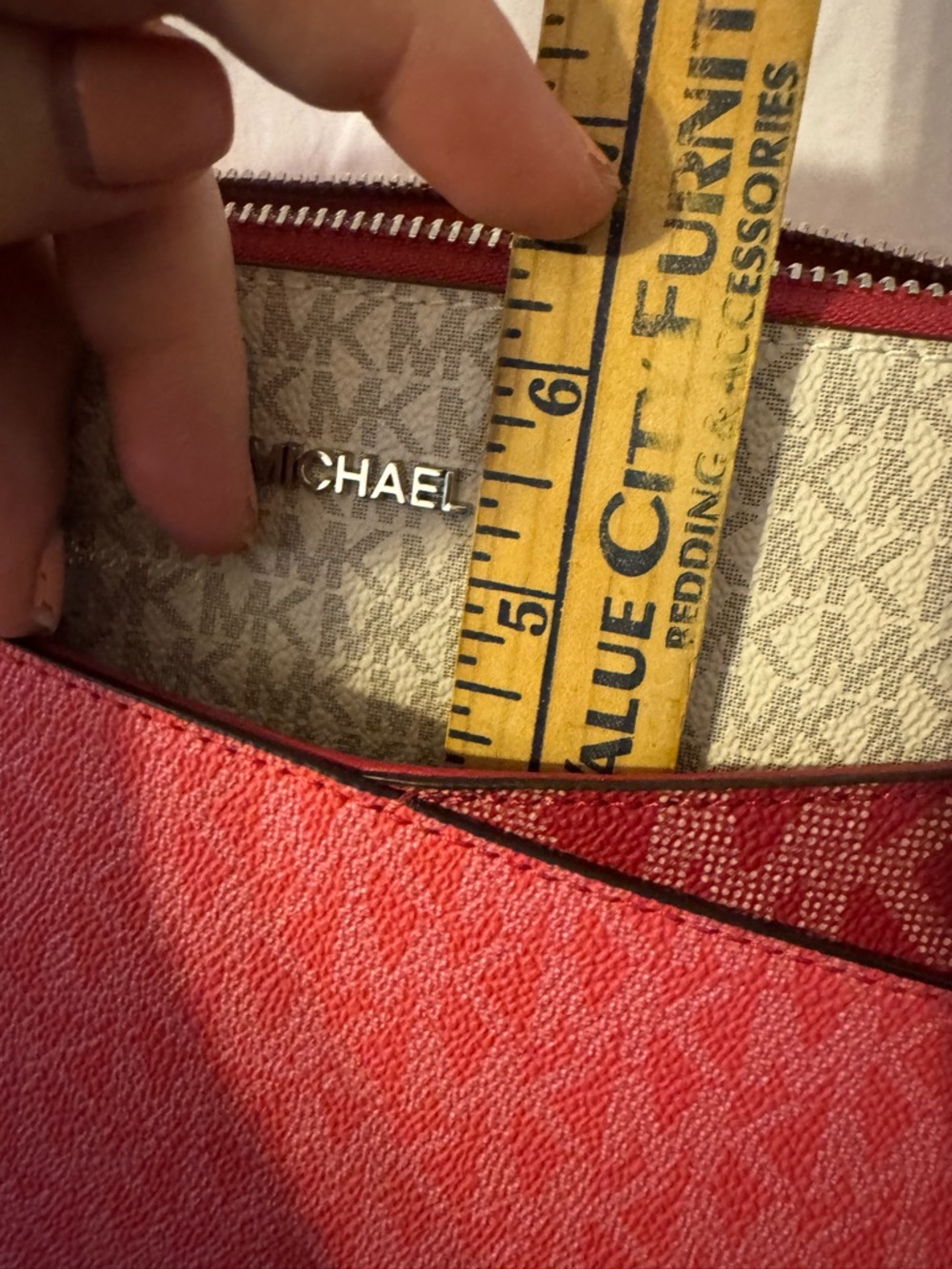 NWT Micheal Kors Jet Set Travel Bag. Women's Crossbody Bagin Raspberry and Cream - Picture 16 of 16